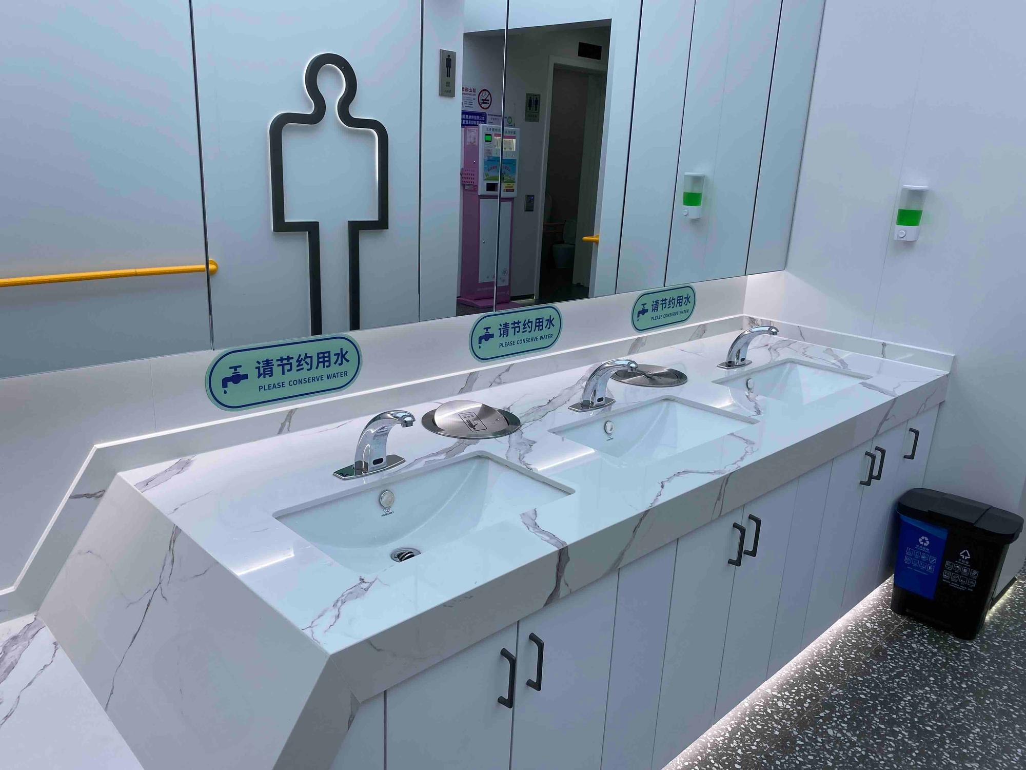 Clean Shanghai Toilet