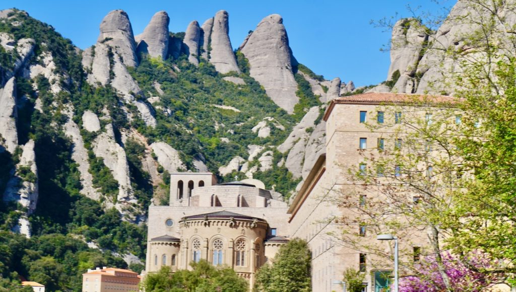 serrated mountain - Montserrat
