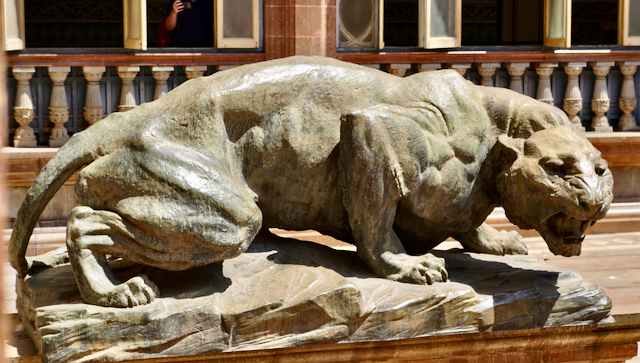 Courtyard tiger, made of brass